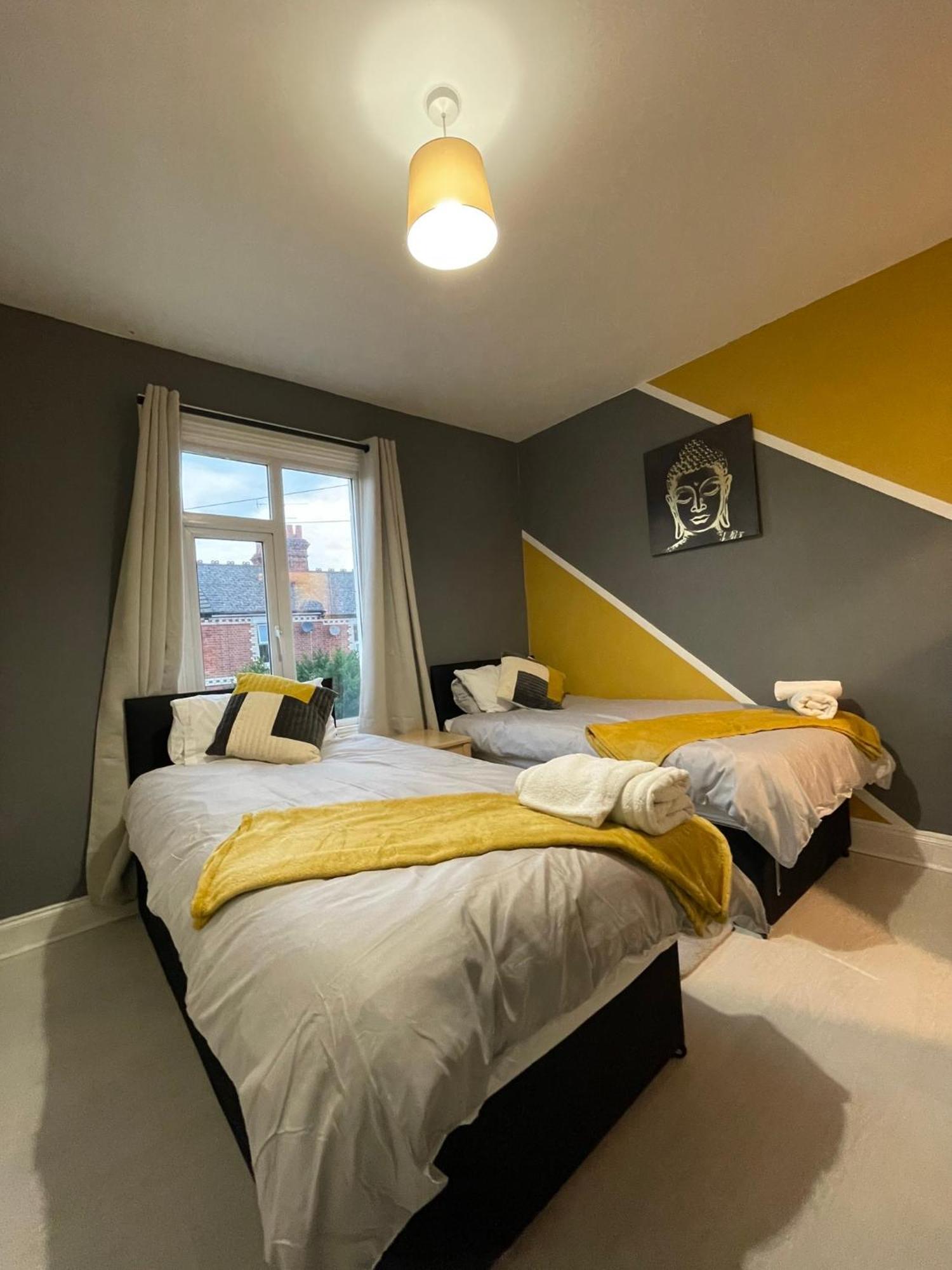 Home Sweet Home In Rg1 With Free Parking Reading Exterior photo