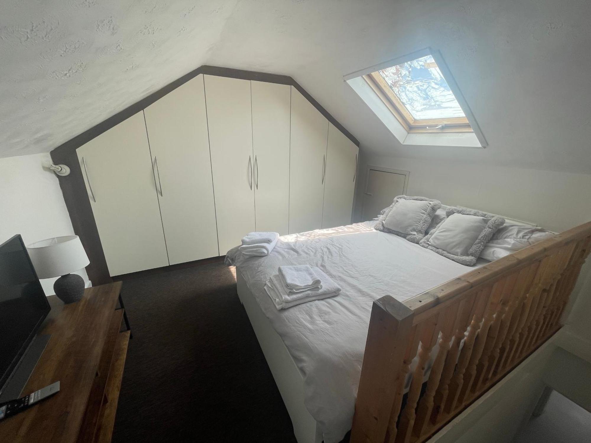 Home Sweet Home In Rg1 With Free Parking Reading Exterior photo
